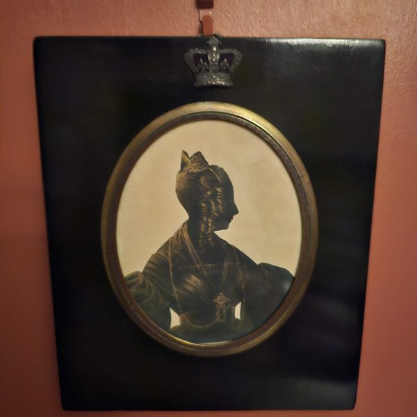 Silhouette of Queen Victoria